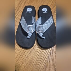 Yellow Box Black Sandals with Silver Glitter Straps Womens Size 9